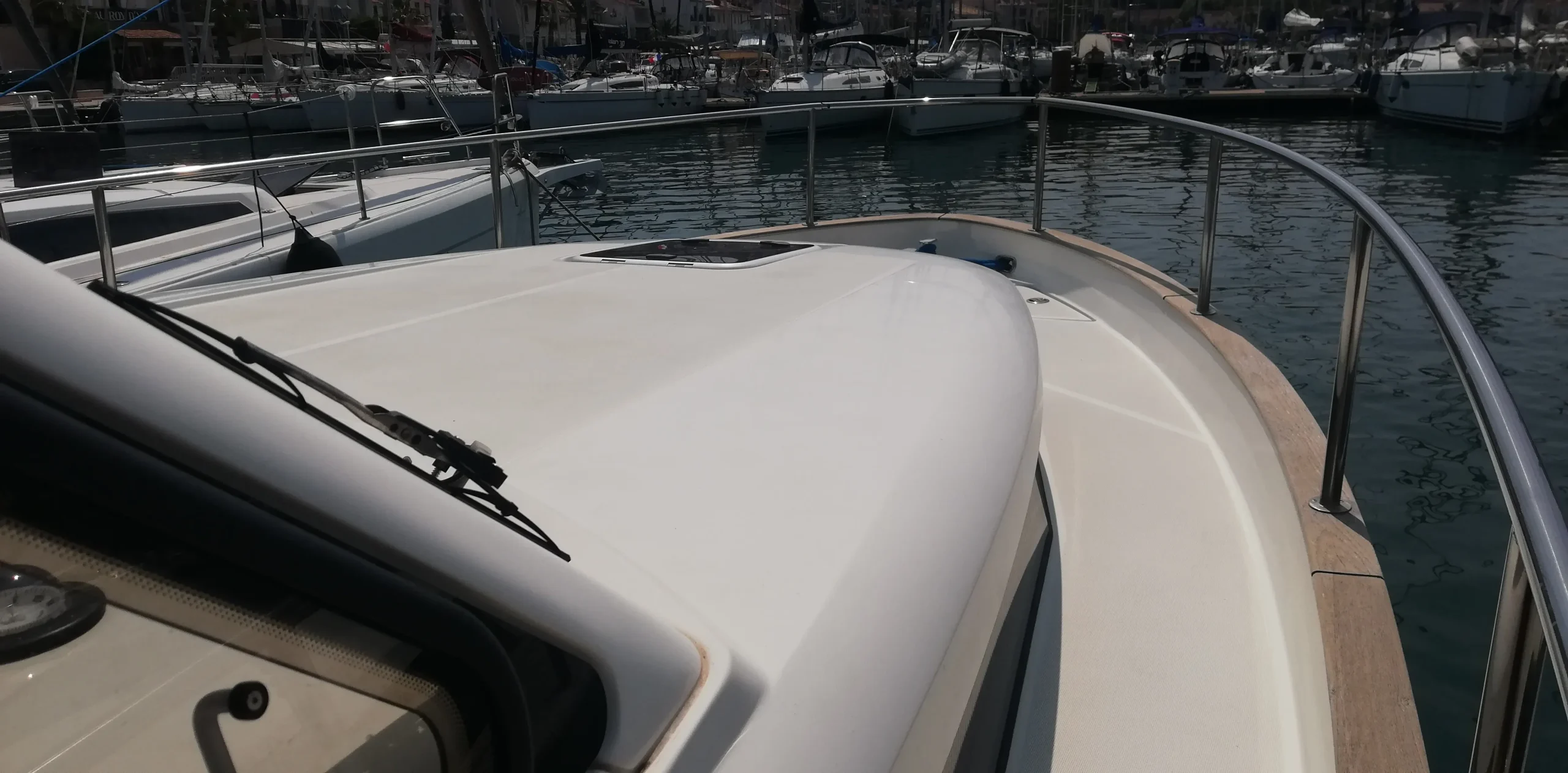 location-bateau-moteur-greenline-33-arome-var-mediterranée_5