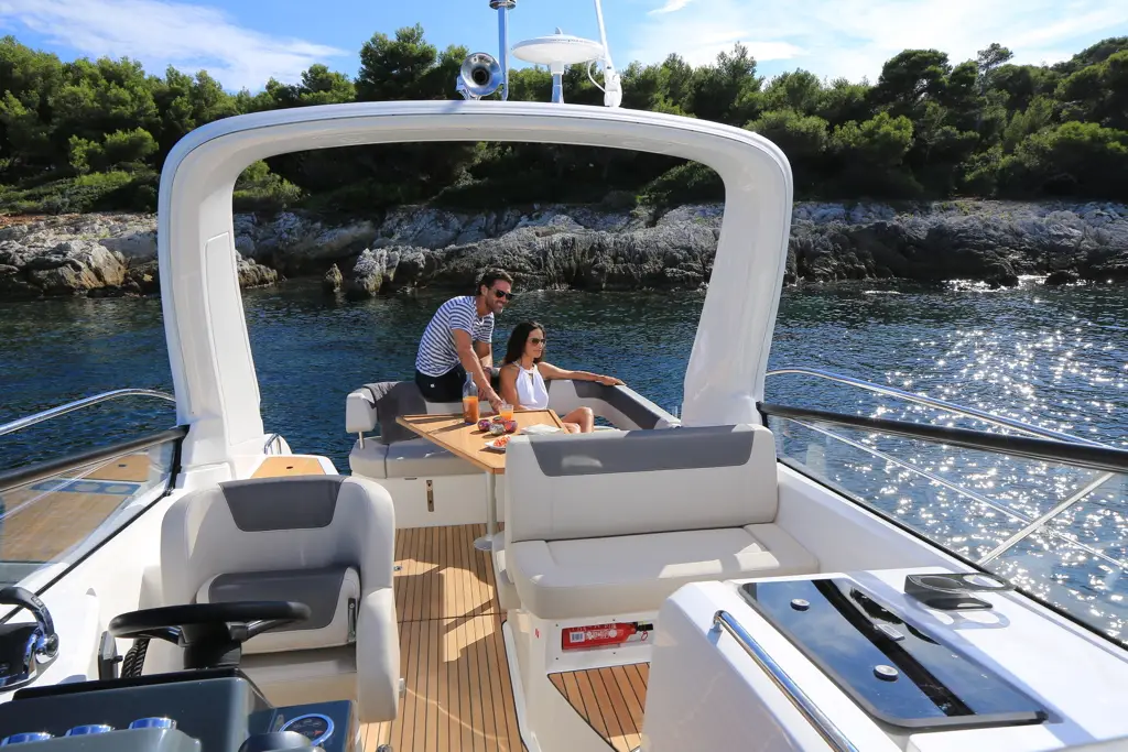 vente-bateau-moteur-bavaria-gamme-sport-S30_10