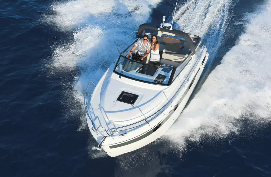 vente-bateau-moteur-bavaria-gamme-sport-S30_17