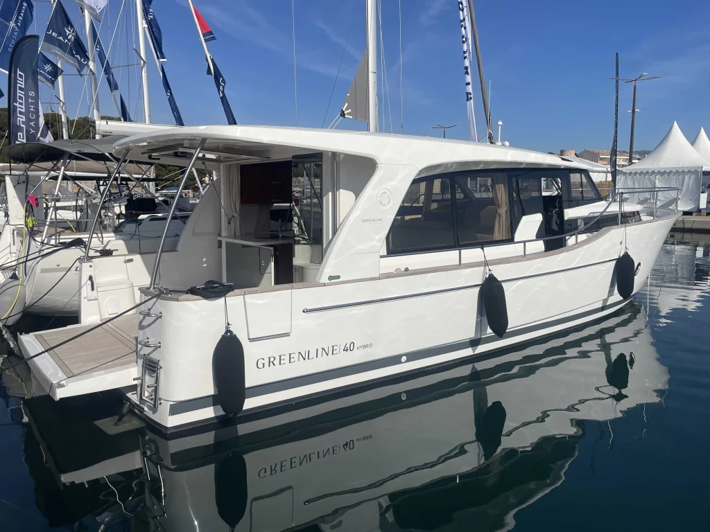 vente-bateau-moteur greenline 40 hybride